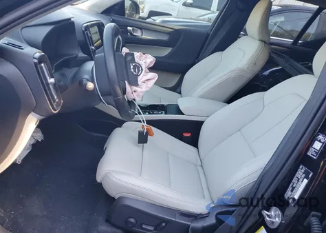 2026 Volvo Xc40 Ultra z USA, uszkodzony, nr VIN YV4L12UM1T2660279